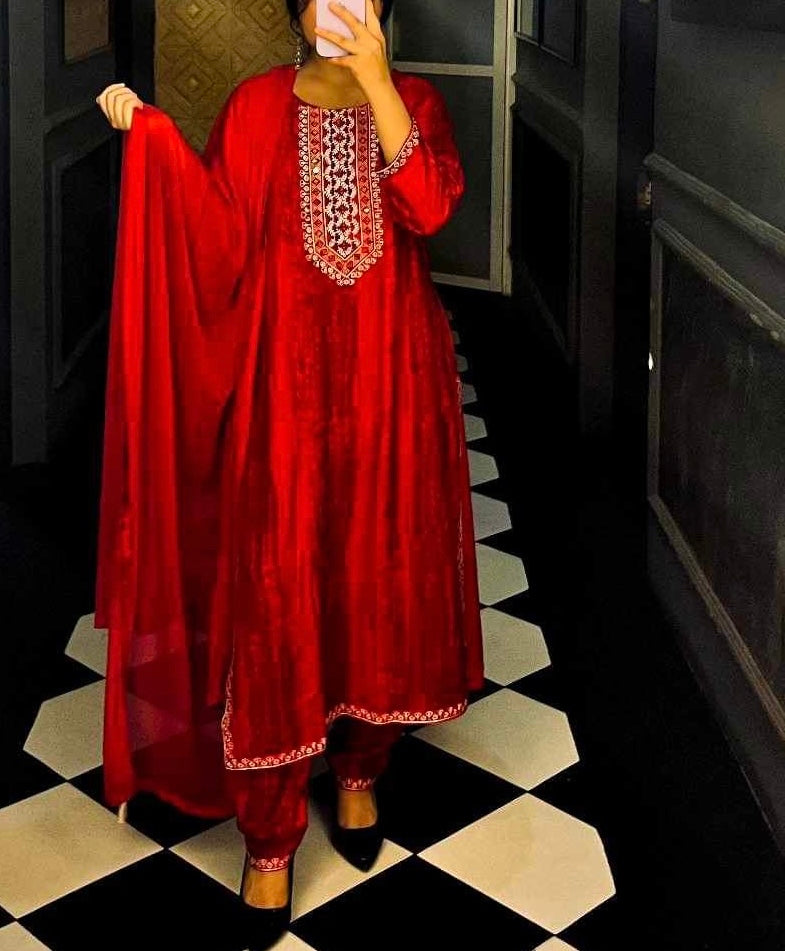 Embroidery Shaded Printed Rayon Kurthiset