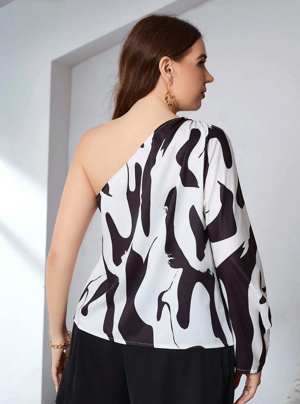 Plus Size Elegant Single-Shoulder Hollow Out Black And White Printed Blouse