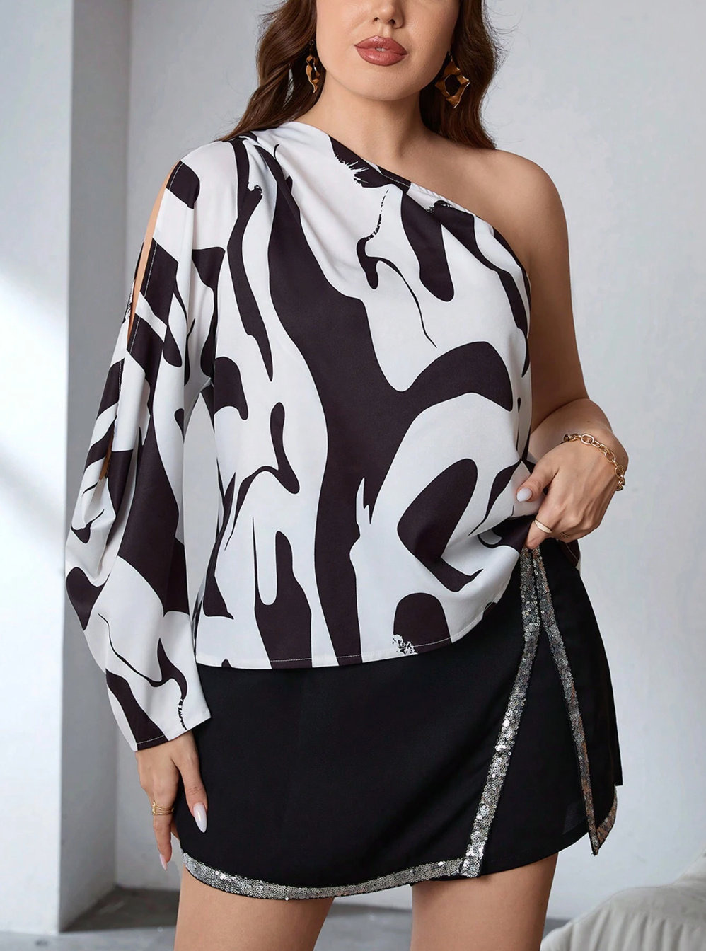 Plus Size Elegant Single-Shoulder Hollow Out Black And White Printed Blouse