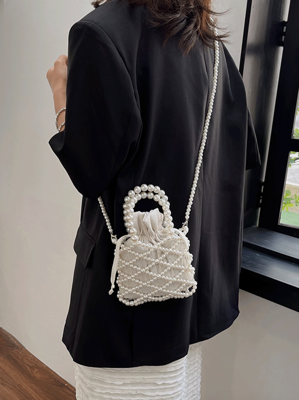 Elegant Pearl Decorated Handbag