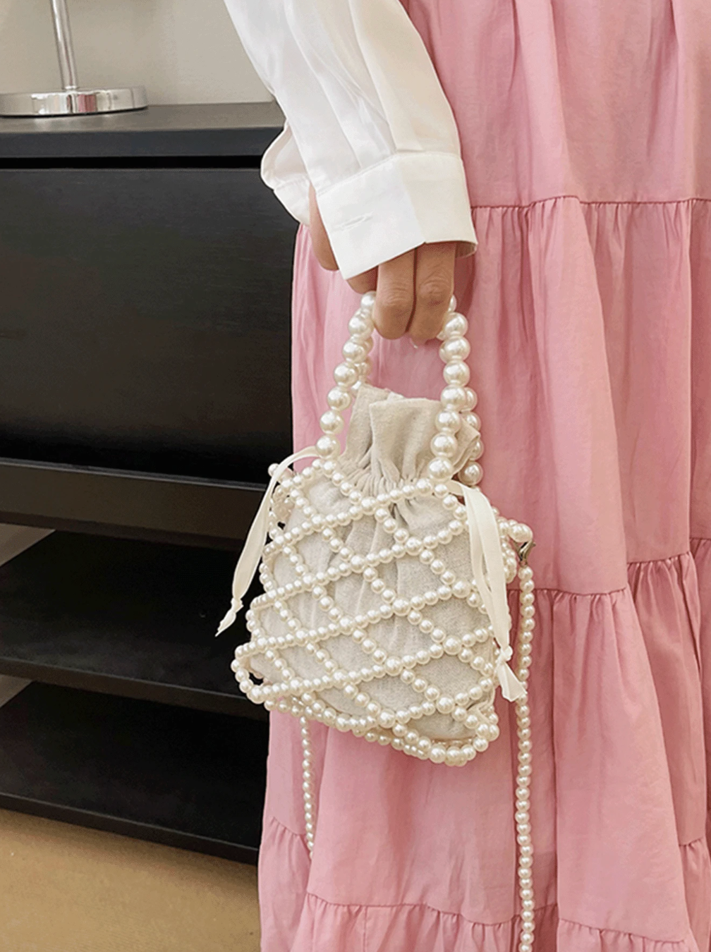 Elegant Pearl Decorated Handbag